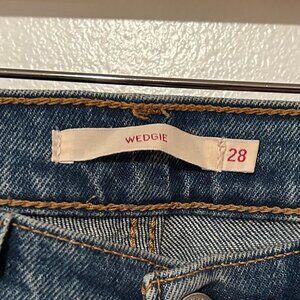 Levi Cropped Wedgie Jeans (size 28)